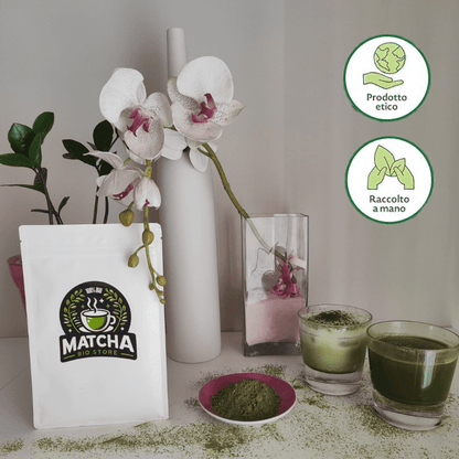 polvere di tè matcha biologico prodotta a Uji, Kyoto. macinata a pietra, adatta per il tè matcha, per il matcha latte o qualsiasi altra cosa